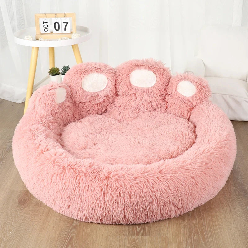 Lit rose en forme de patte pour chien et chat vu de face