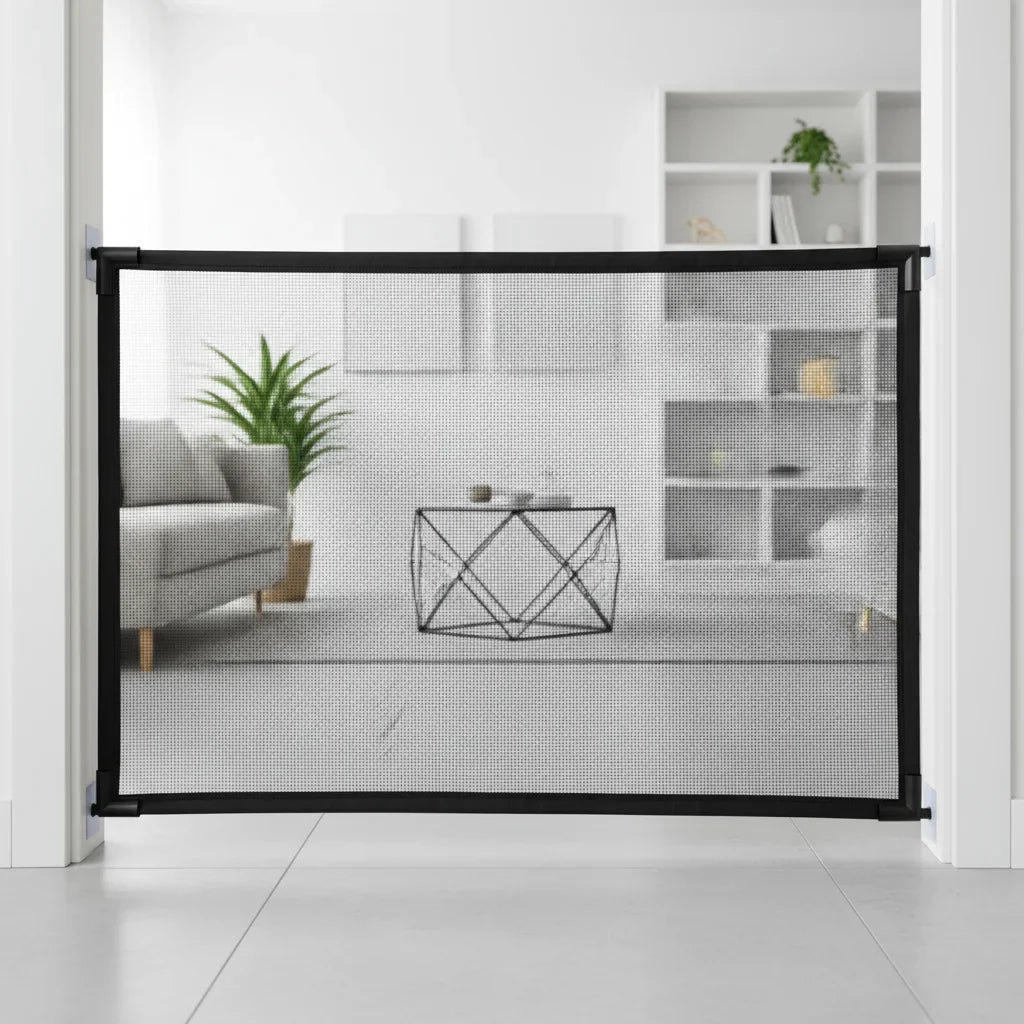 Barrière en maille noire installée entre deux murs
