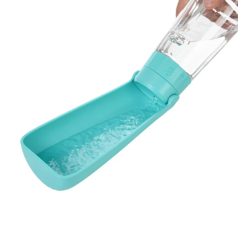 Détail de l’abreuvoir de la bouteille d’eau portable pour animaux